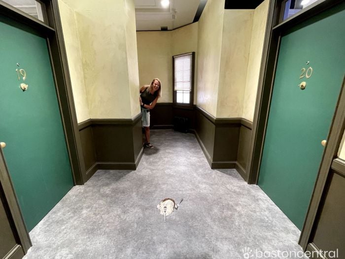 The Friends Experience: The One in Boston Hallway