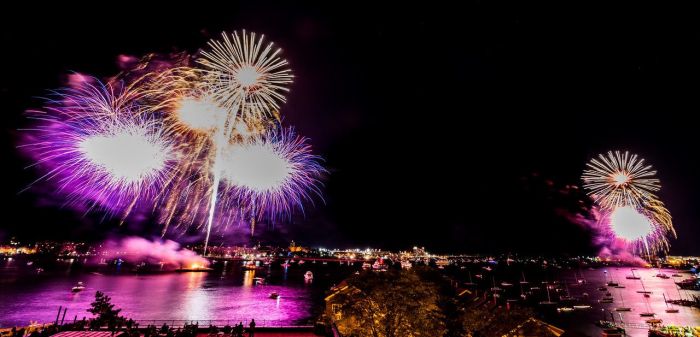 boston-fireworks-illuminate-the-harbor-labor-day
