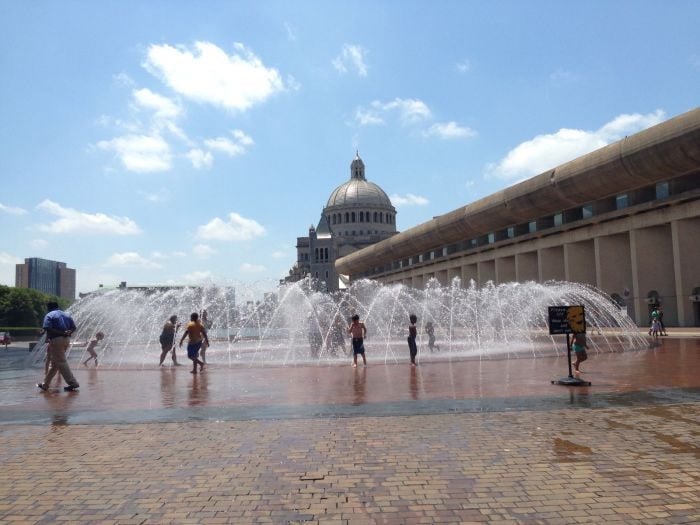boston-christian-science-plaza-fountain-kids